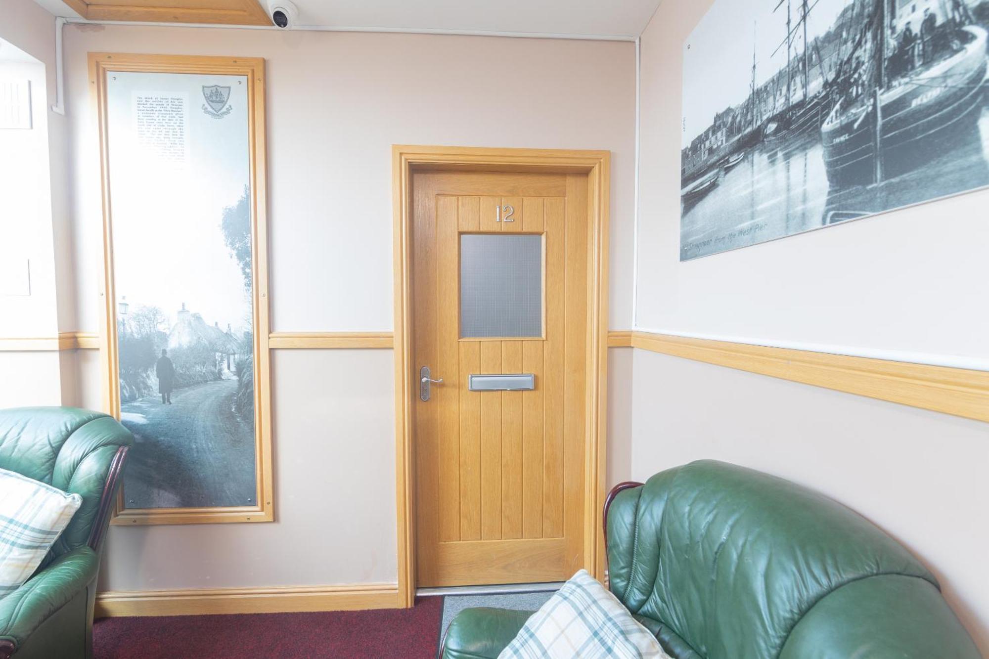 Quay Head View Aparthotel سْترانرير الغرفة الصورة